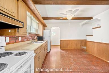 Main picture of 5461 Spruce St