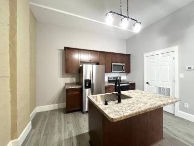 Main picture of 318-322 S Locust St