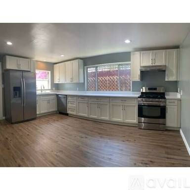 Main picture of 885 43rd St