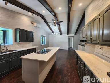 Main picture of 908 S 48th Ave