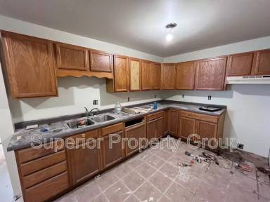 Main picture of 150 S River St