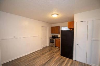 Main picture of 421 W Main St