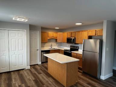 Main picture of 928 Village Cir