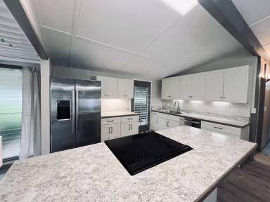 Main picture of 350 Ulupaina St