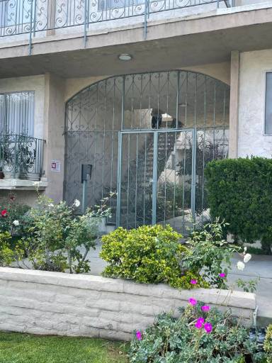 Main picture of 10970 Palms Blvd