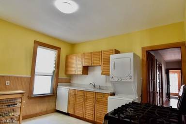 Main picture of 25 Pleasant St