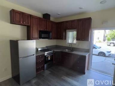 Main picture of 11813 S Main St