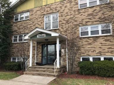 Main picture of 28 W Elizabeth Ave