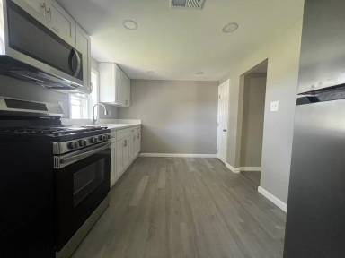 Main picture of 3620 North Point Blvd