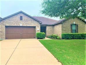 Main picture of 320 Island Oak Dr