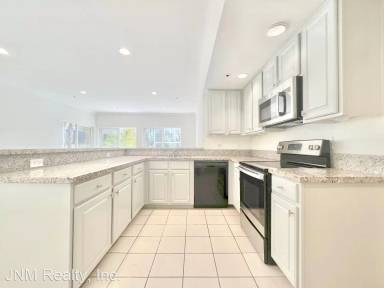 Main picture of 8411 De Longpre Ave