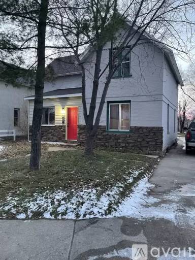 Main picture of 407 Cooper Ave N