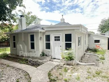 Main picture of 1922 S Douglas St