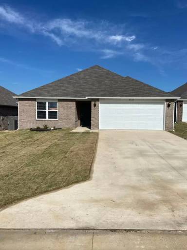 Main picture of 2501 Grand Ln