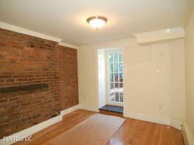 Main picture of 118 E 7th St