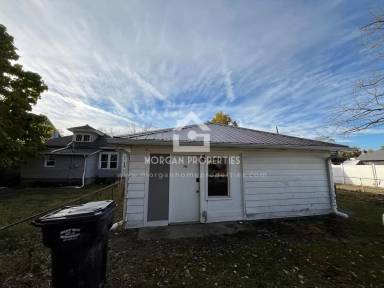 Main picture of 326 W 6th St
