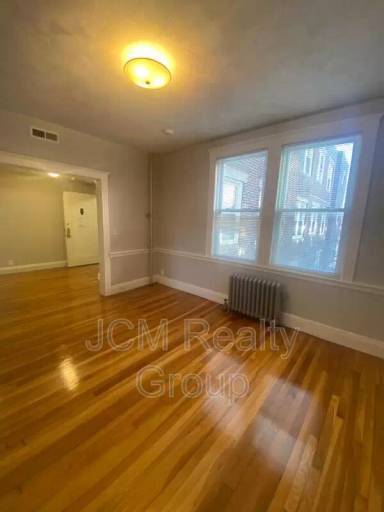 Main picture of 121 Hawthorne St