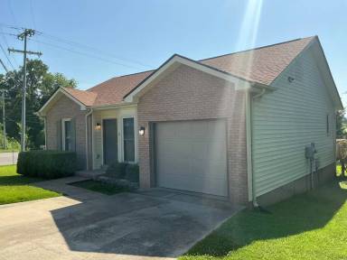 Main picture of 101 Shady Maple Dr