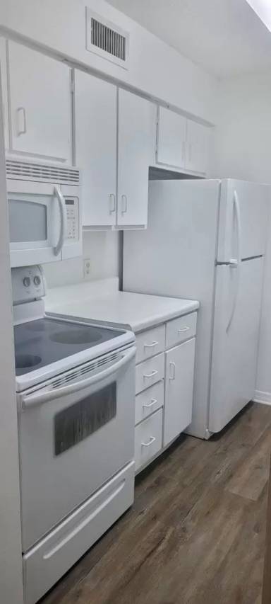 Main picture of 325 Wymore Rd