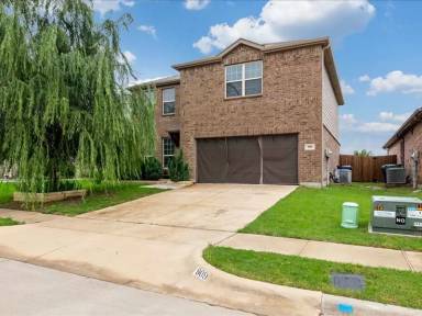 Main picture of 909 Ravenwood Ln