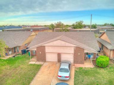 Main picture of 900-902 SW 97th St