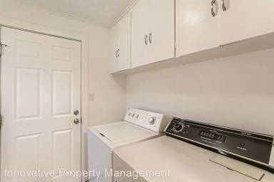 Main picture of 215 NE Grant St