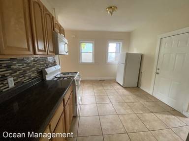 Main picture of 64 Lilac St