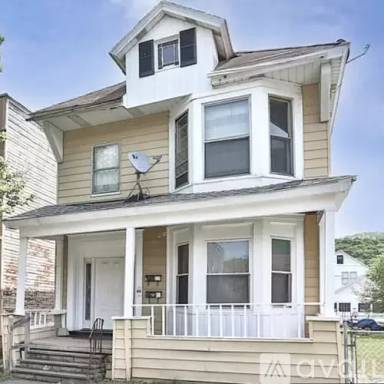 Main picture of 86 6th Ave