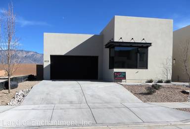 Main picture of 8820 Silver Oak Ln NE