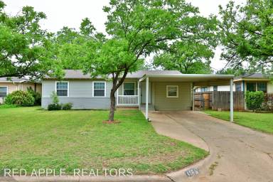 Main picture of 426 Burger St