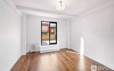 Main picture of 215 W 23rd St