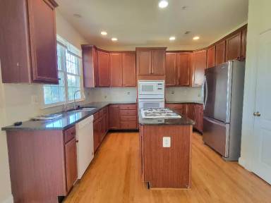 Main picture of 18403 Polynesian Ln