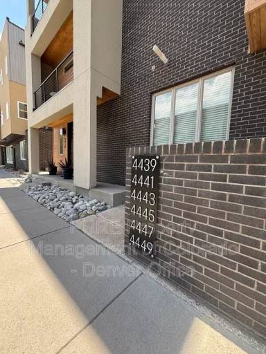 Main picture of 4447 Tennyson St
