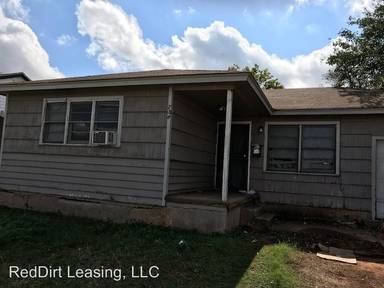 Main picture of 728 NE 31st St