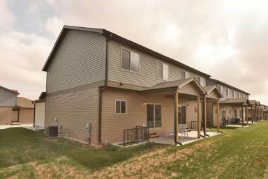 Main picture of 1469 Makers St