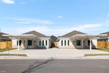 Main picture of 823 N Woodson Ave