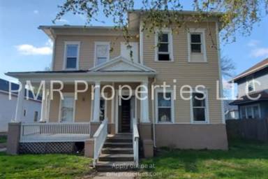 Main picture of 823 3rd Ave