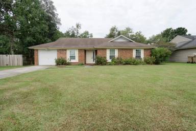 Main picture of 40 Whippoorwill Ln E