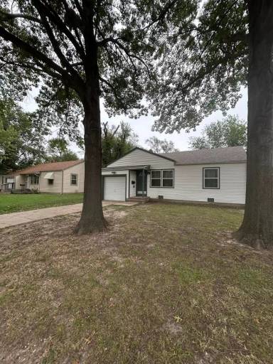 Main picture of 1902 S Ridgewood Dr