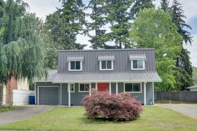 Main picture of 950 Field Ave NE