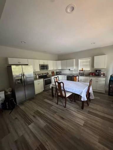 Main picture of 9 Dixie Ave