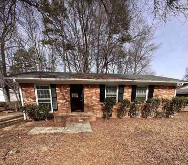 Main picture of 909 Carrington Dr