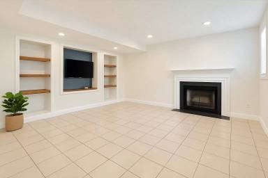 Main picture of 702 Leeward Ct