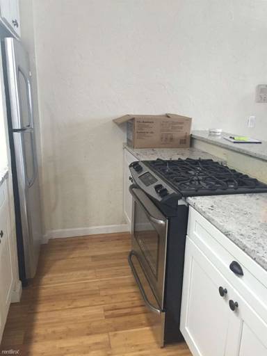 Main picture of 241 Maverick St