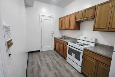 Main picture of 306 Huguenot St