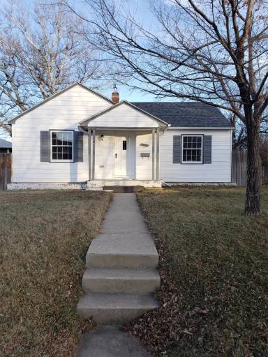 Main picture of 1911 S Poplar St