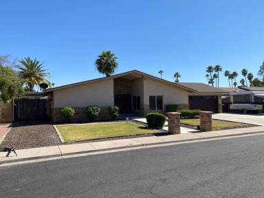 Main picture of 815 W Juanita Cir
