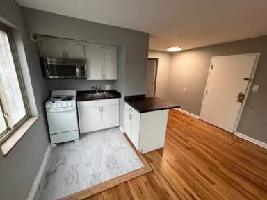 Main picture of 2519 Indianola Ave
