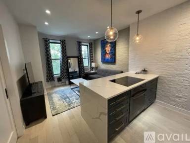 Main picture of 343 E 92nd St