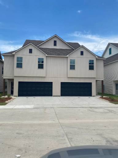Main picture of 1018 Bengal Crossing Ave